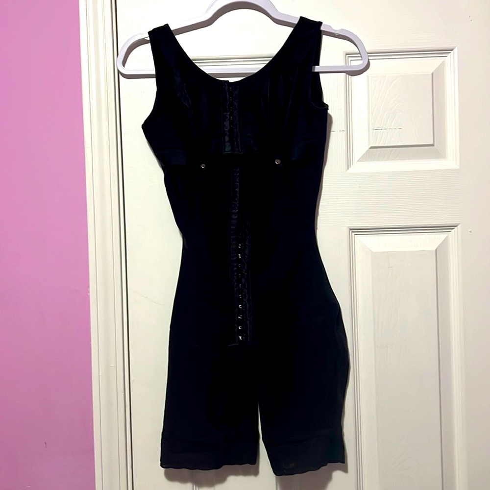 A faja post liposuction for the 1st days to help drain fluids.